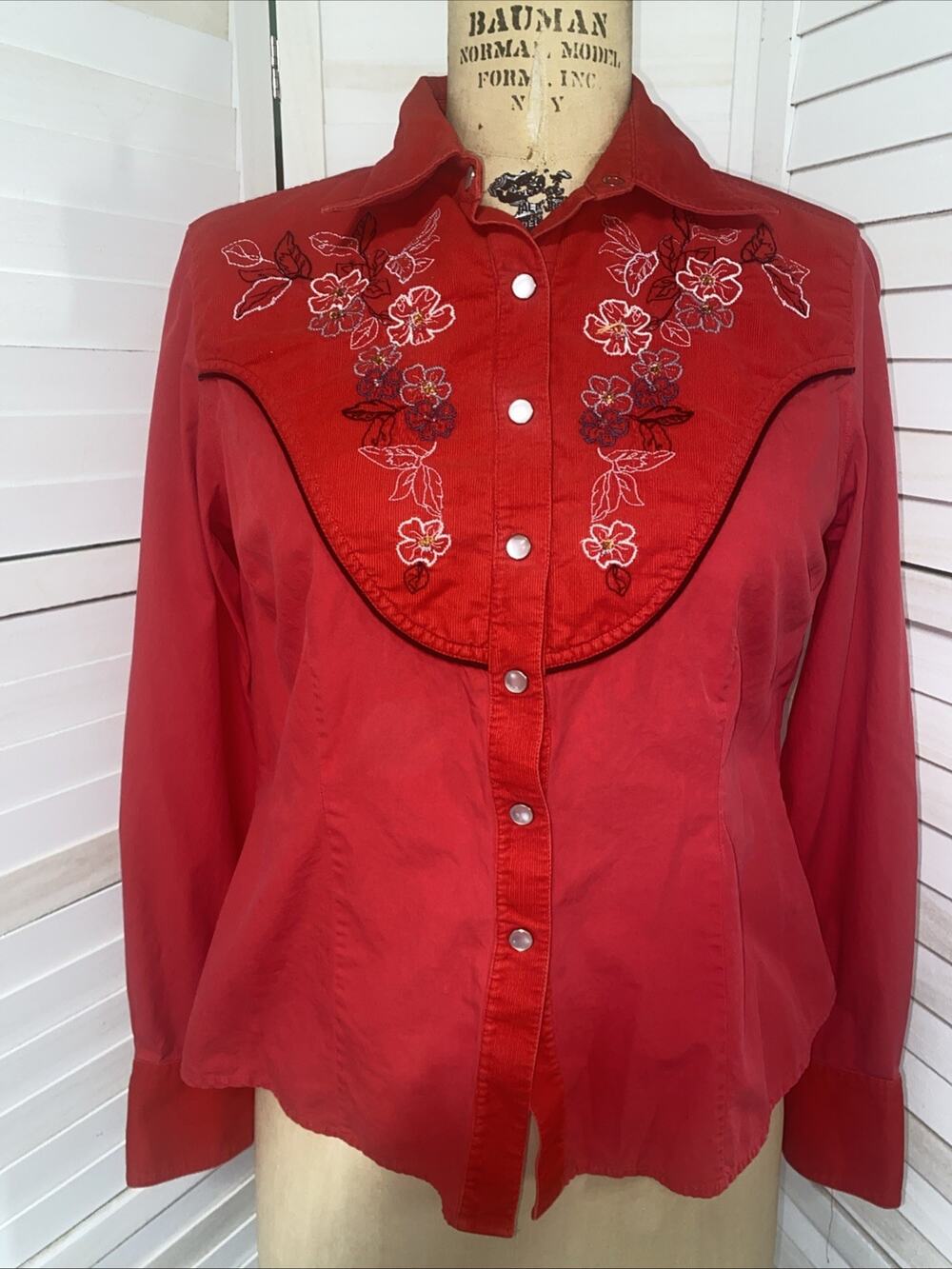i.e Relaxed Floral Embroidered Top Women’s Size 10 Red Cowgirl Western